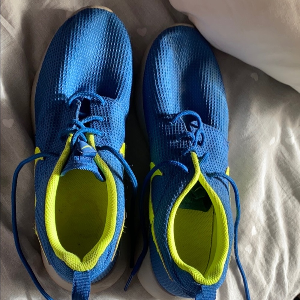 Nike Roshe tennis shoe